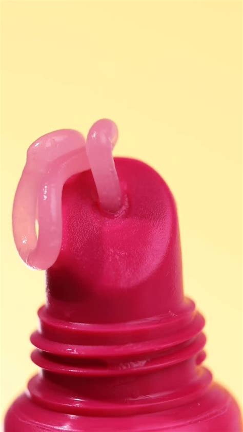 SOUL AND MORE GLOSSY LIP BALM (TROPICAL) 10ML